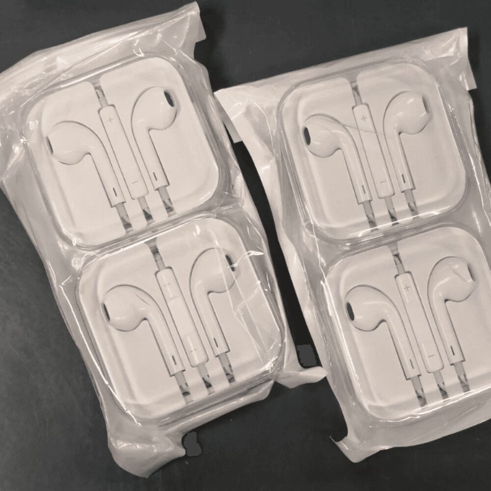4 Pack Earphones Headphones For Apple PRO Wired Earbuds. Volume Controls White